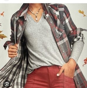 Cabi SIMPLE TEE #4196 Gray V-Neck Top